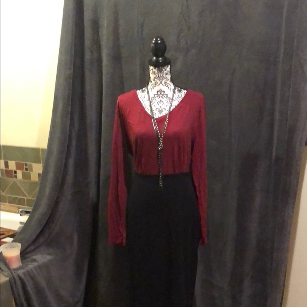 Maroon v-neck T-shirt